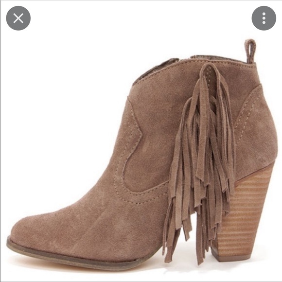Steve Madden Shoes - Steve Madden light brown suede fringe  ankle boots